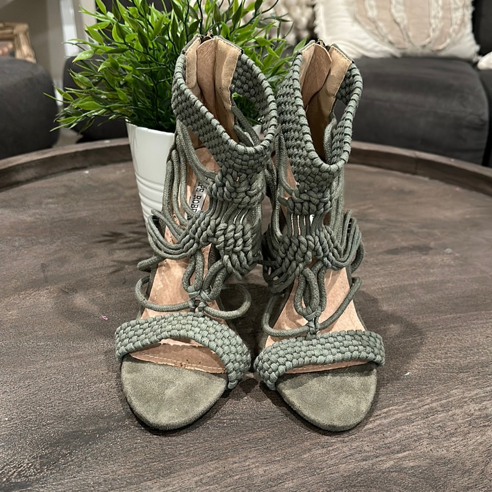 Gently used condition size 7.5